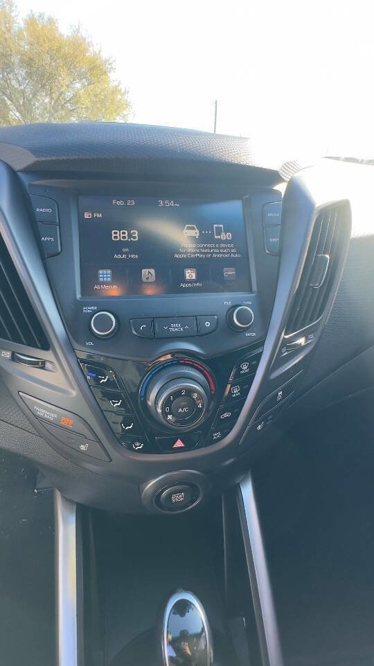 Used 2017 Hyundai Veloster Turbo image 17