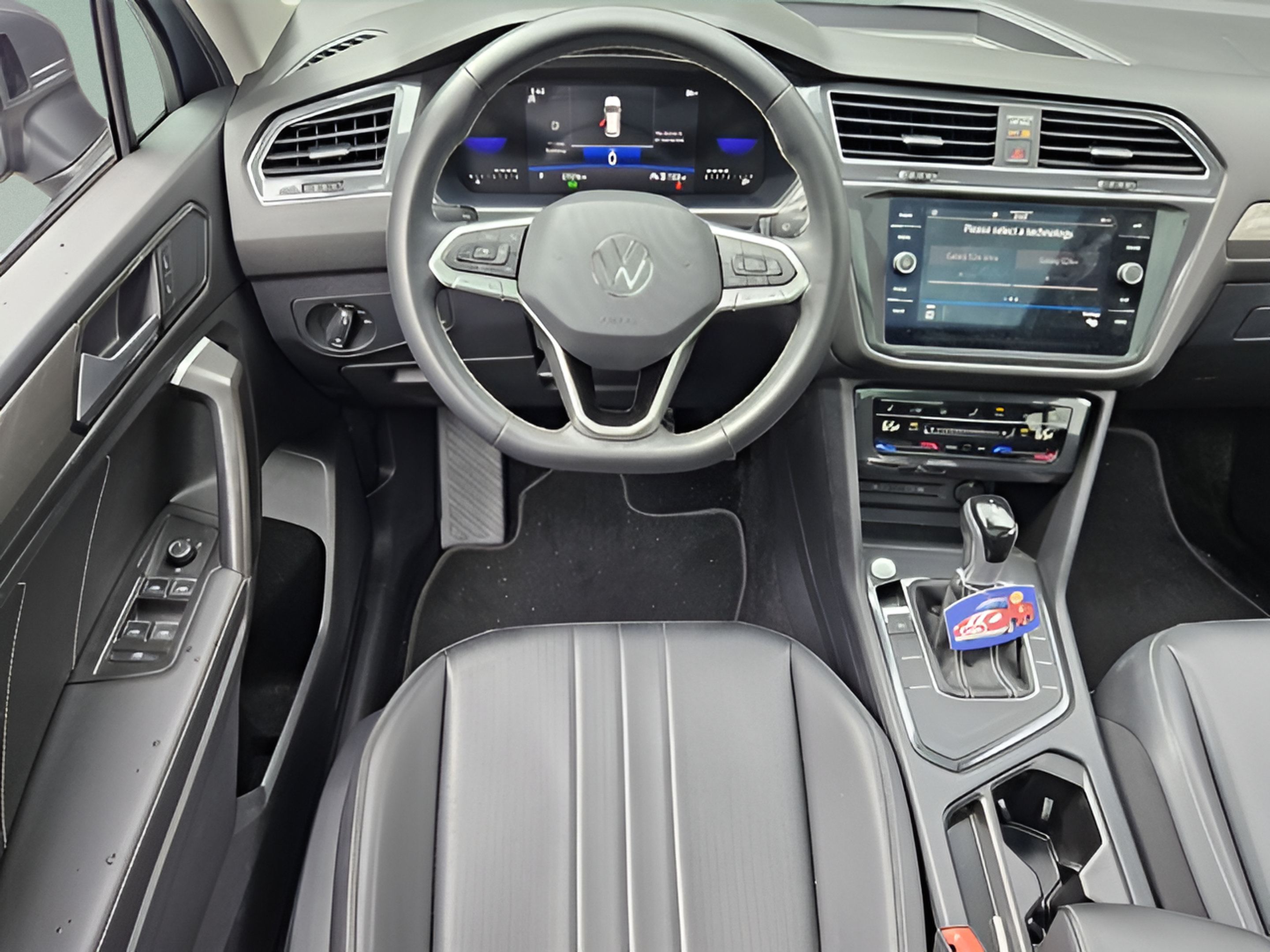 Certified 2023 Volkswagen Tiguan SE w/ Panoramic Sunroof Package FWD image 12
