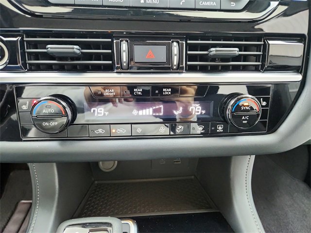 Used 2024 Nissan Pathfinder SV image 28