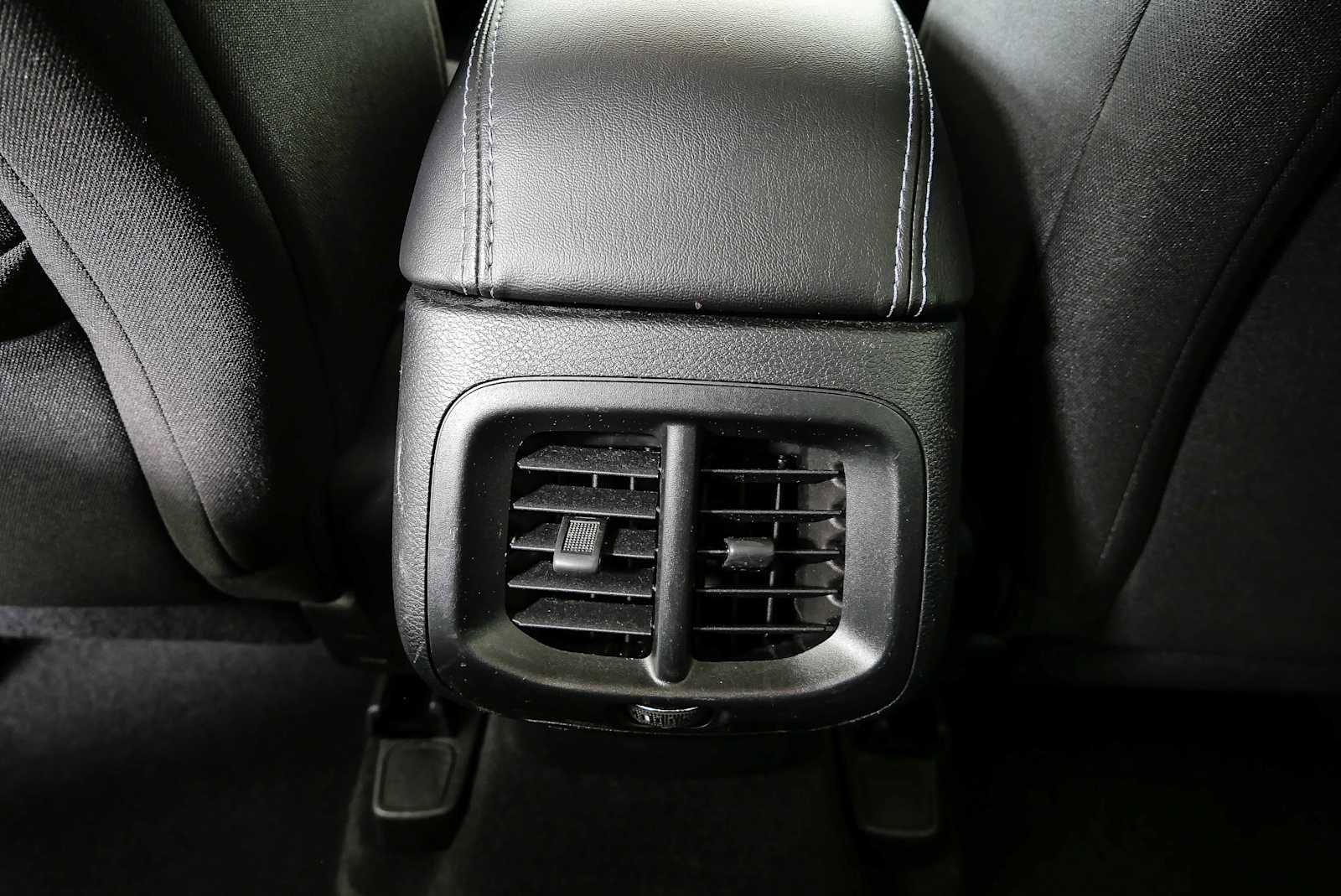 Used 2019 Jeep Cherokee Latitude w/ Popular Appearance Group FWD image 18