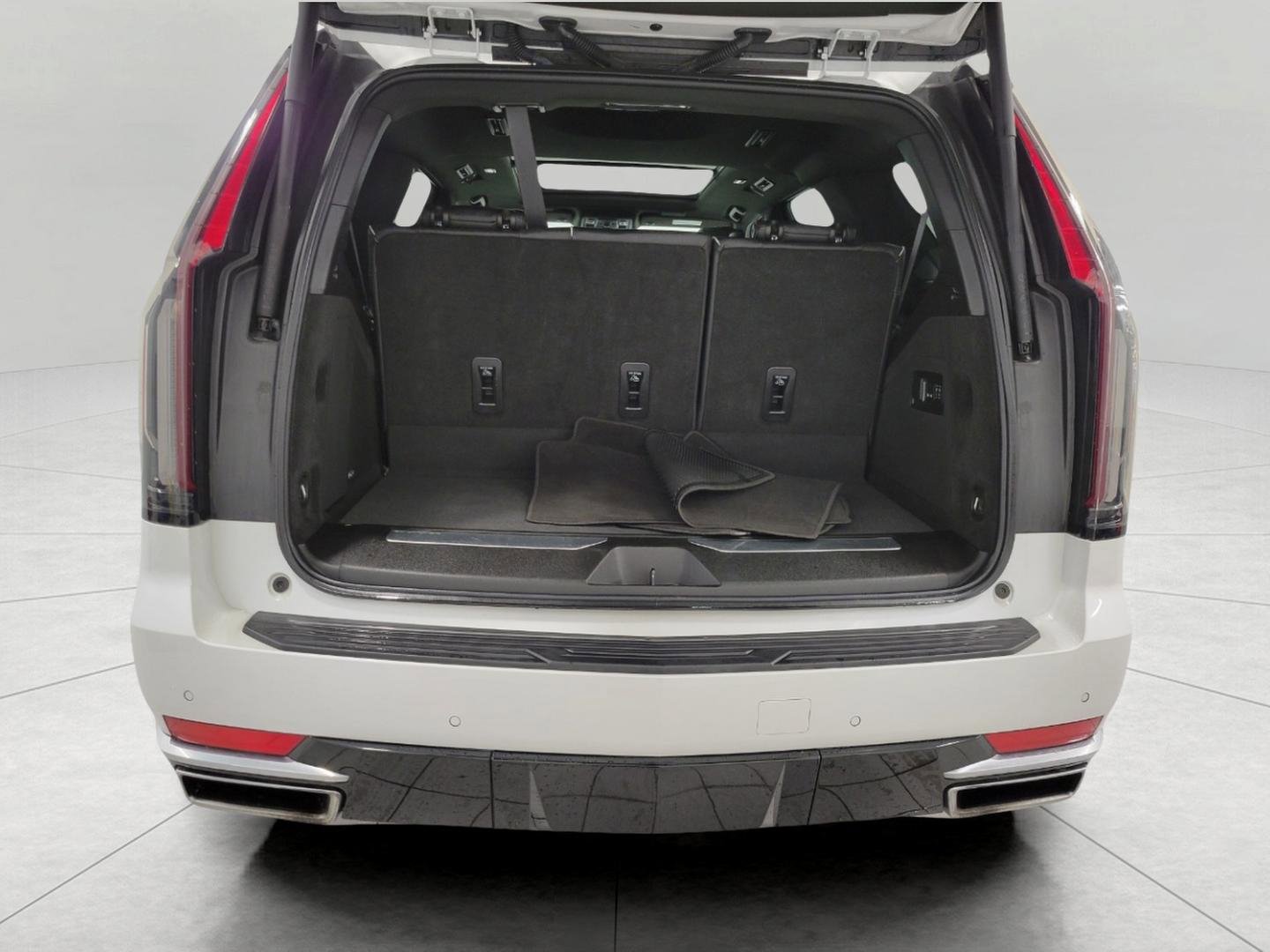 Certified 2021 Cadillac Escalade Premium Luxury w/ LPO, Radiant Package image 16