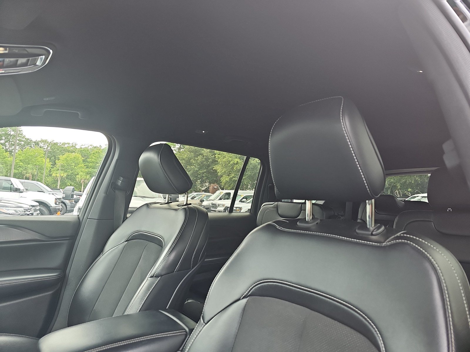 Used 2023 Jeep Grand Cherokee L Laredo RWD image 16
