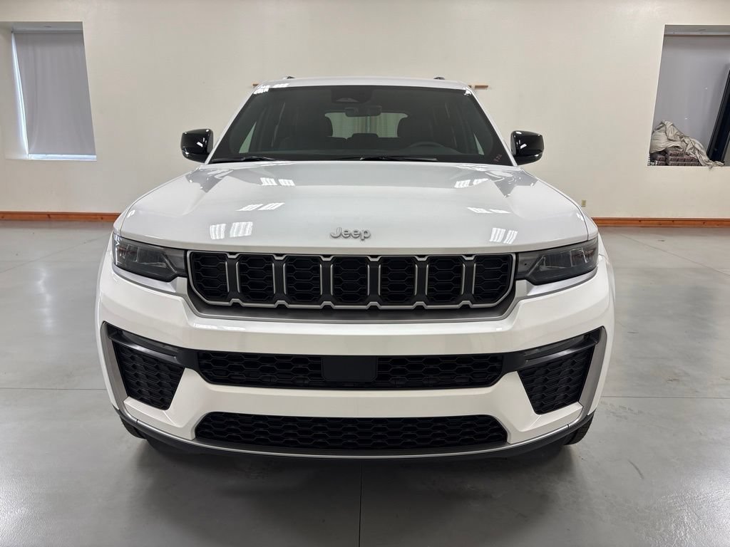 Used 2026 Jeep Grand Cherokee Limited AWD/4WD image 3