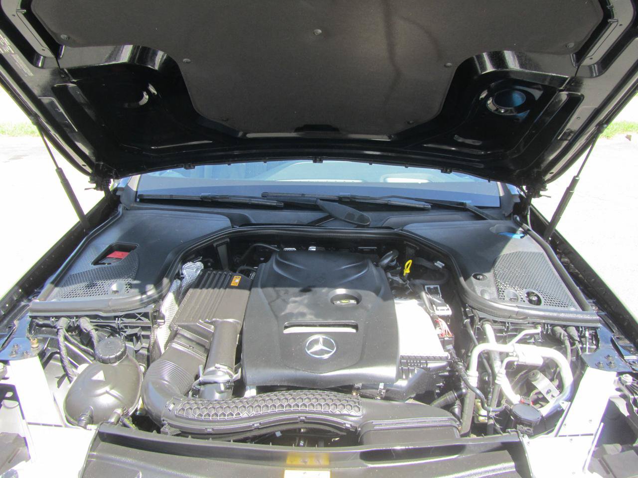 Used 2017 Mercedes-Benz E 300 4MATIC image 25