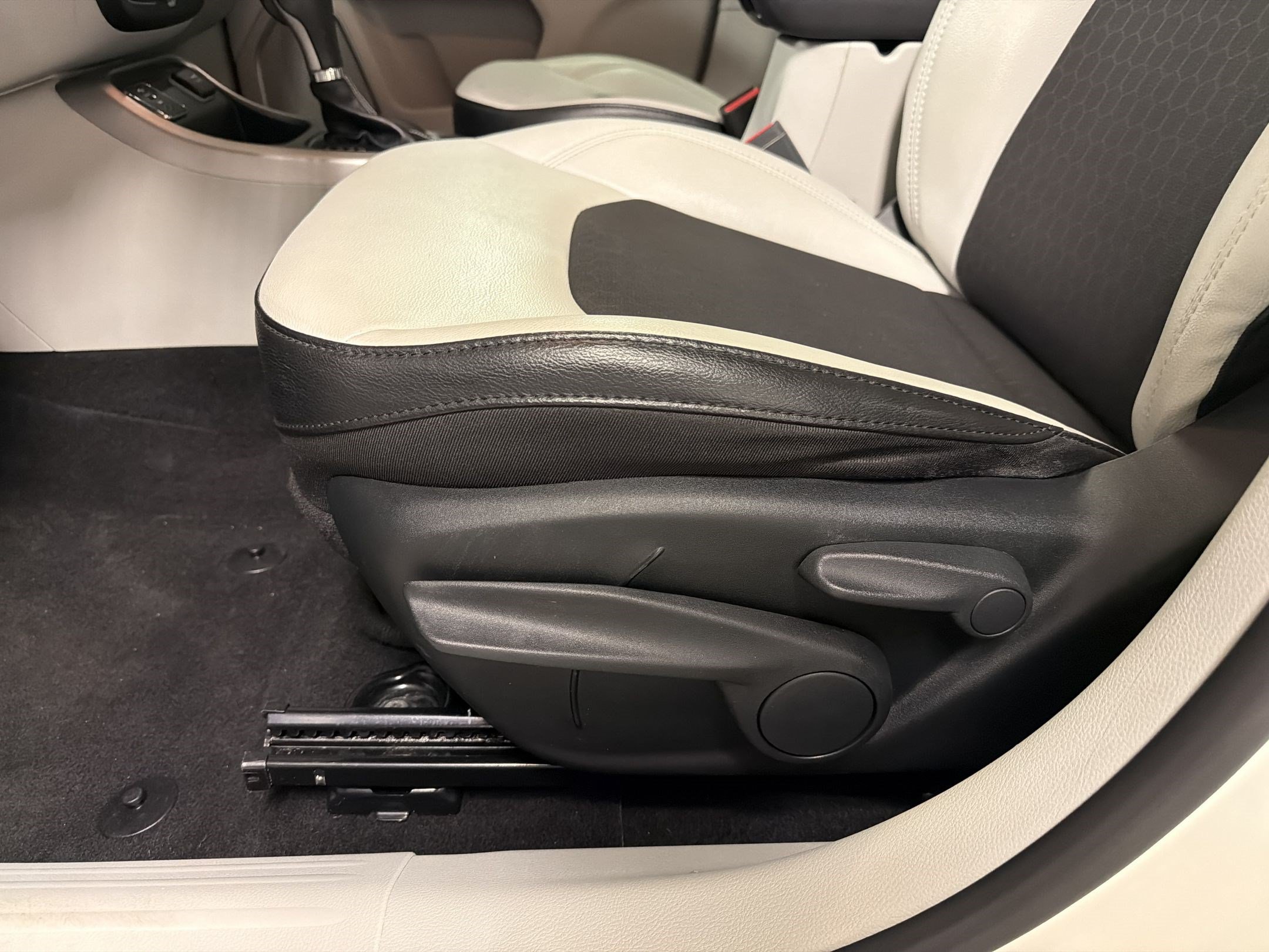 Used 2020 Jeep Compass Latitude FWD image 14