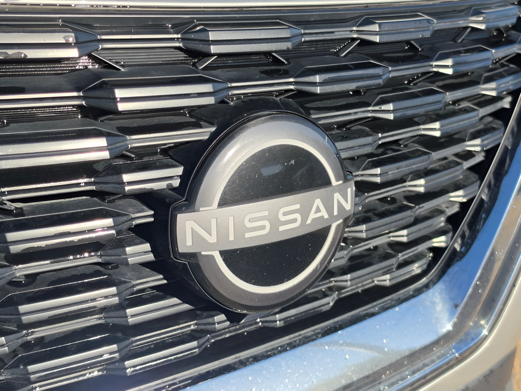 Used 2023 Nissan Rogue SV FWD image 11