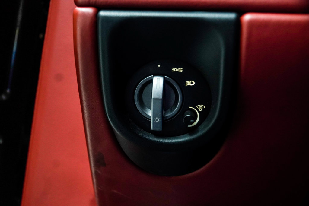 Used 2007 Aston Martin V8 Vantage Coupe RWD image 34