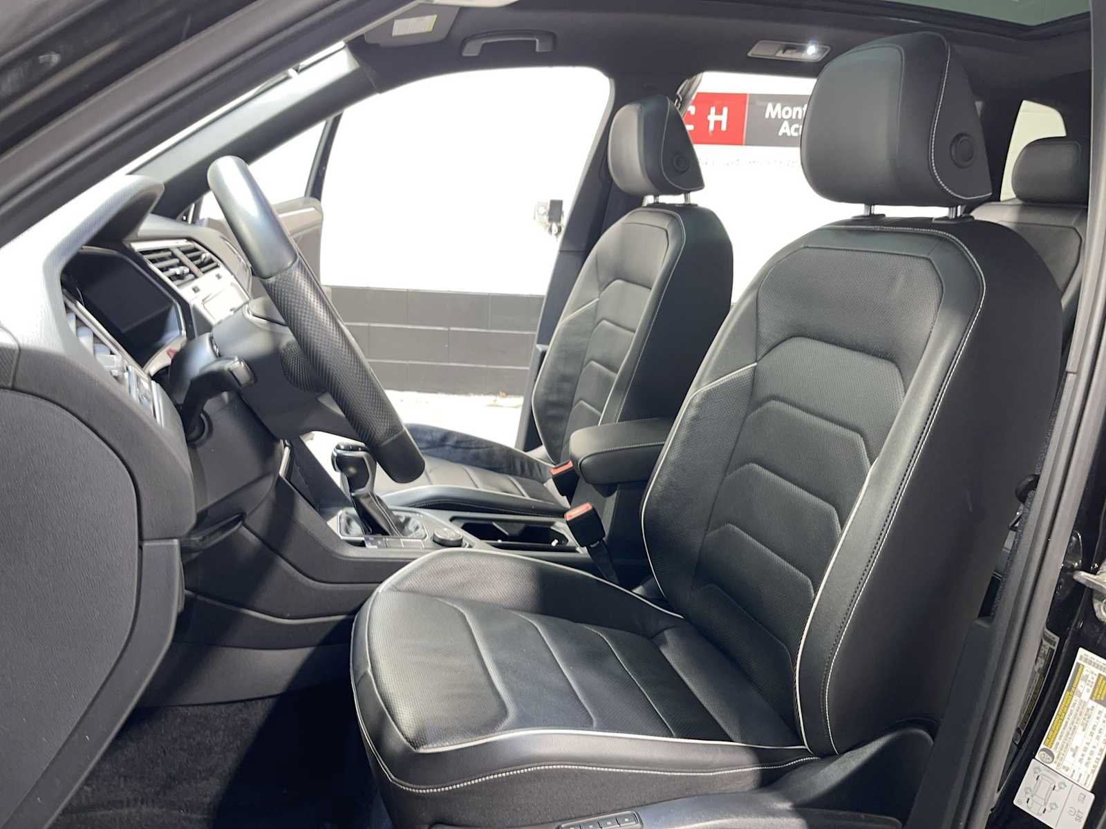 Used 2022 Volkswagen Tiguan SEL R-Line AWD/4WD image 11
