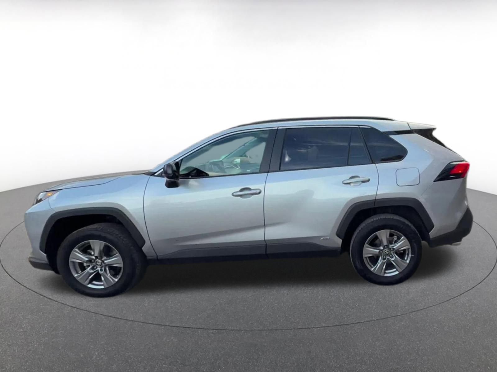 Used 2025 Toyota RAV4 LE image 9