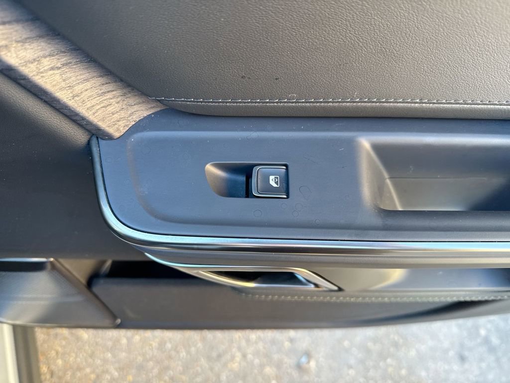 Used 2024 Rivian R1S Adventure image 33