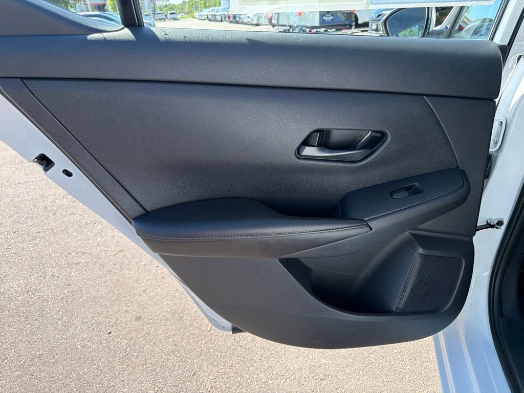 Used 2025 Nissan Sentra SV FWD image 18