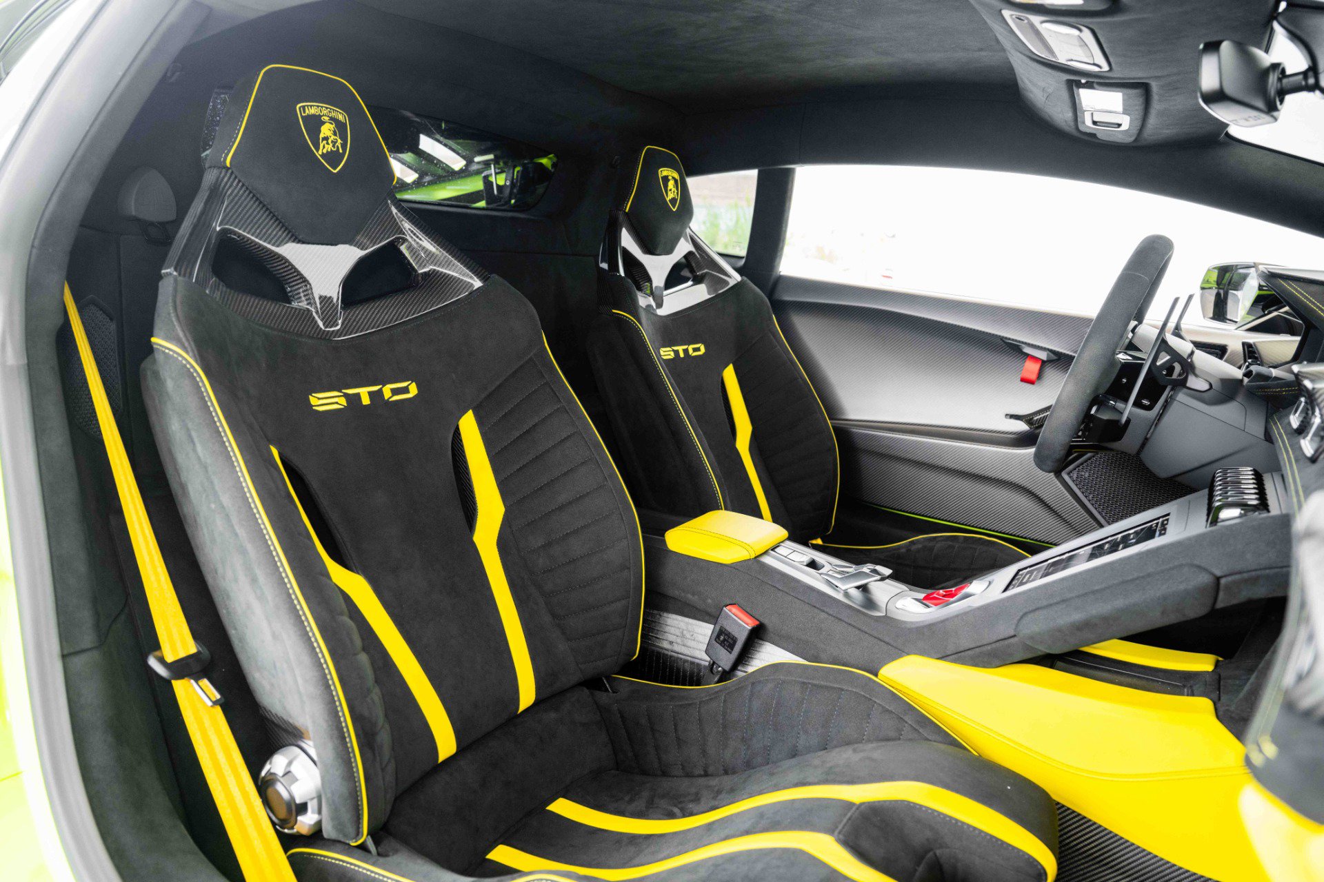 Used 2022 Lamborghini Huracan STO image 19