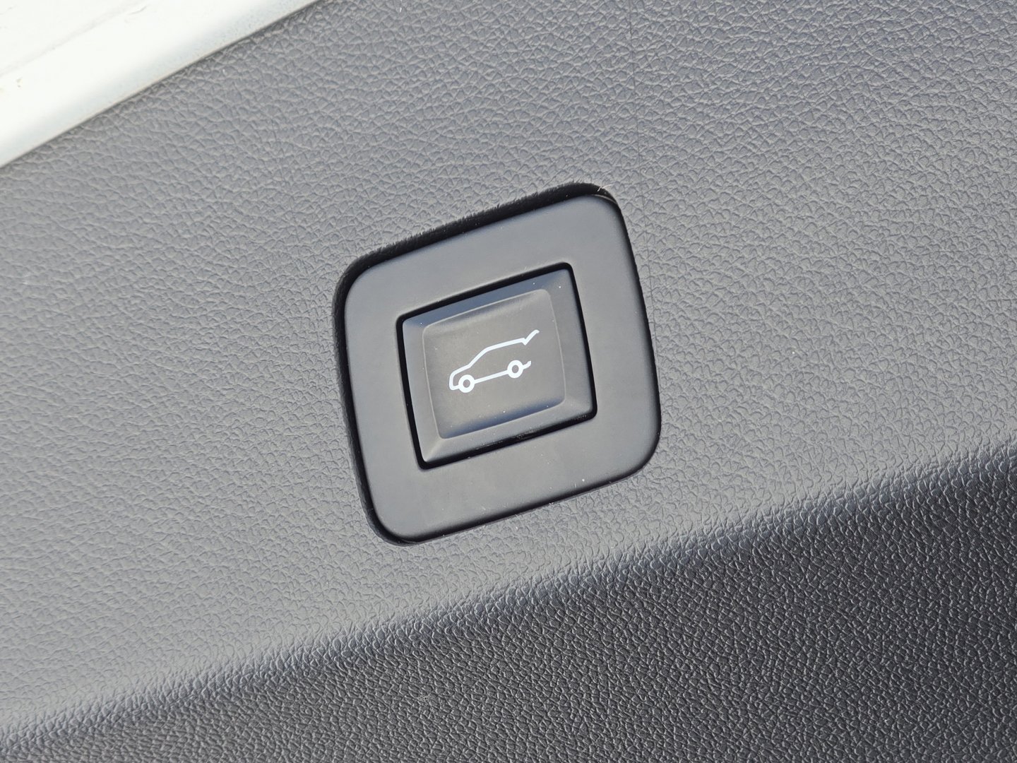 Used 2023 Buick Encore GX Essence w/ Advanced Technology Package image 18