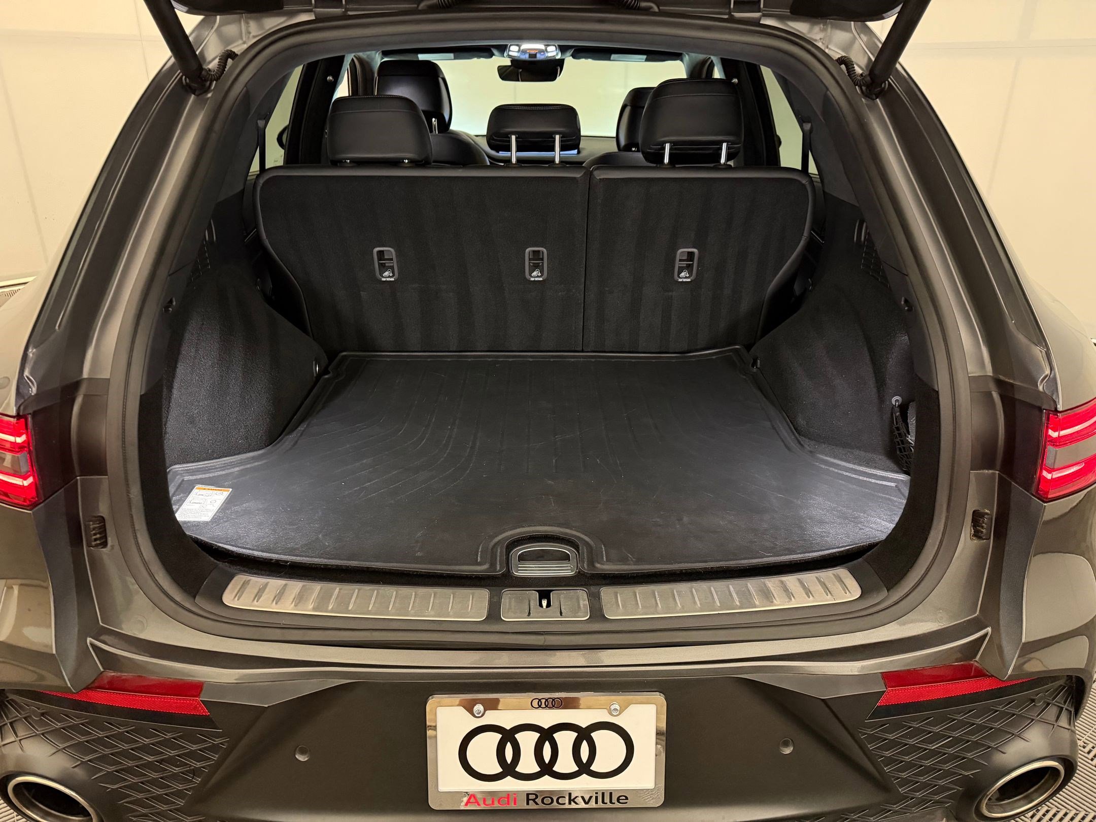 Used 2022 Genesis GV70 3.5T Sport w/ Sport Prestige Package image 31