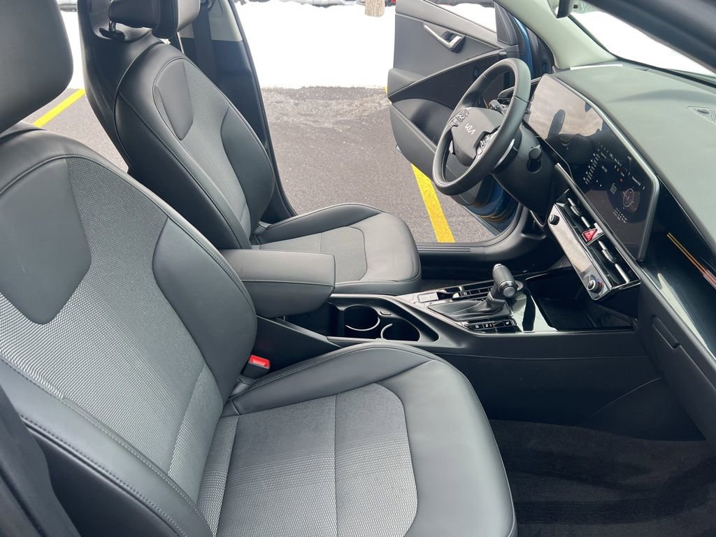Certified 2024 Kia Niro EX image 20