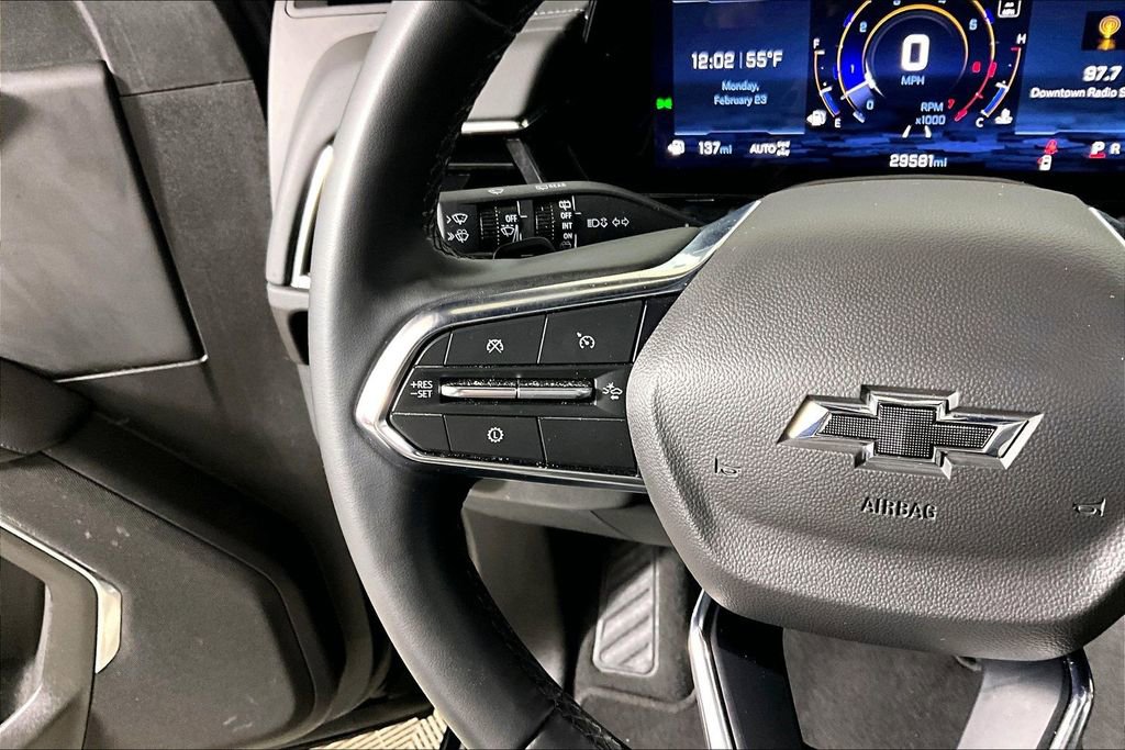 Used 2025 Chevrolet Suburban Z71 image 14