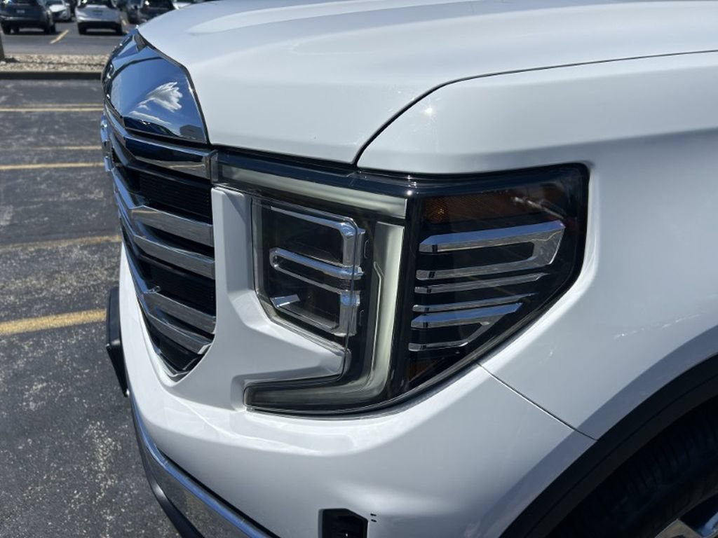 Used 2022 GMC Sierra 1500 SLT w/ SLT Premium Plus Package AWD/4WD image 21