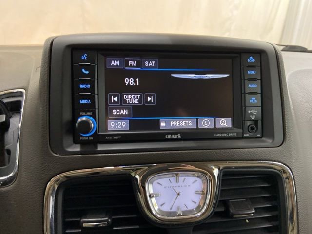 Used 2014 Chrysler Town & Country Touring FWD image 46