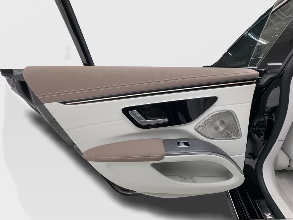 Used 2022 Mercedes-Benz EQS 450+ Sedan image 26