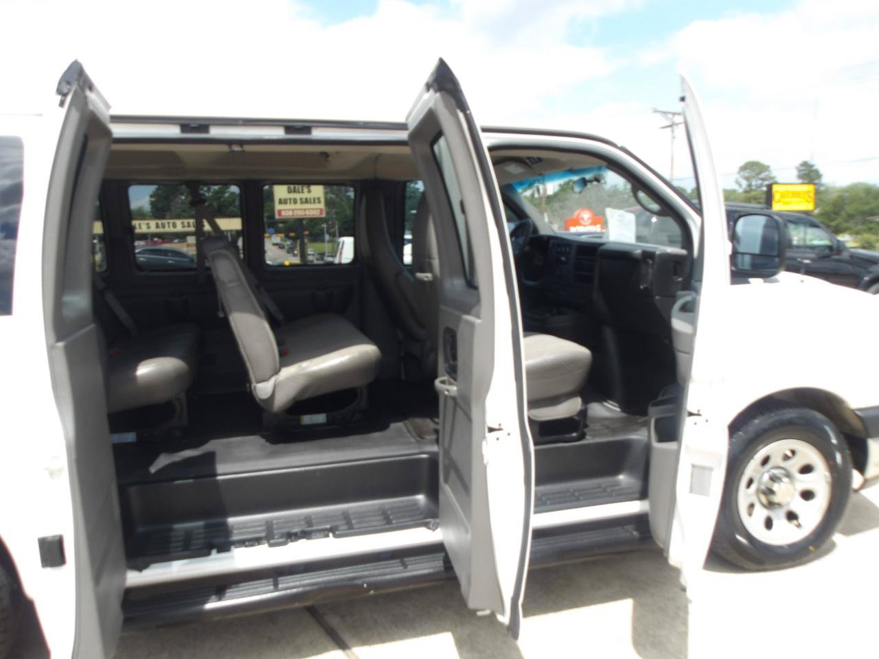 Used 2014 Chevrolet Express 1500 LT w/ LT Preferred Equipment Group RWD image 6