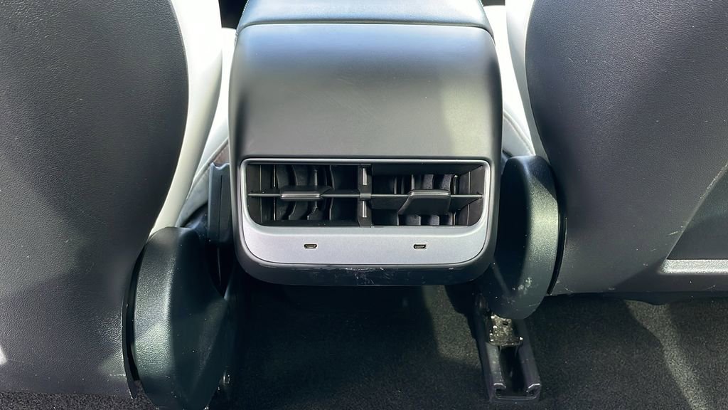 Used 2022 Tesla Model 3 Standard Range image 11