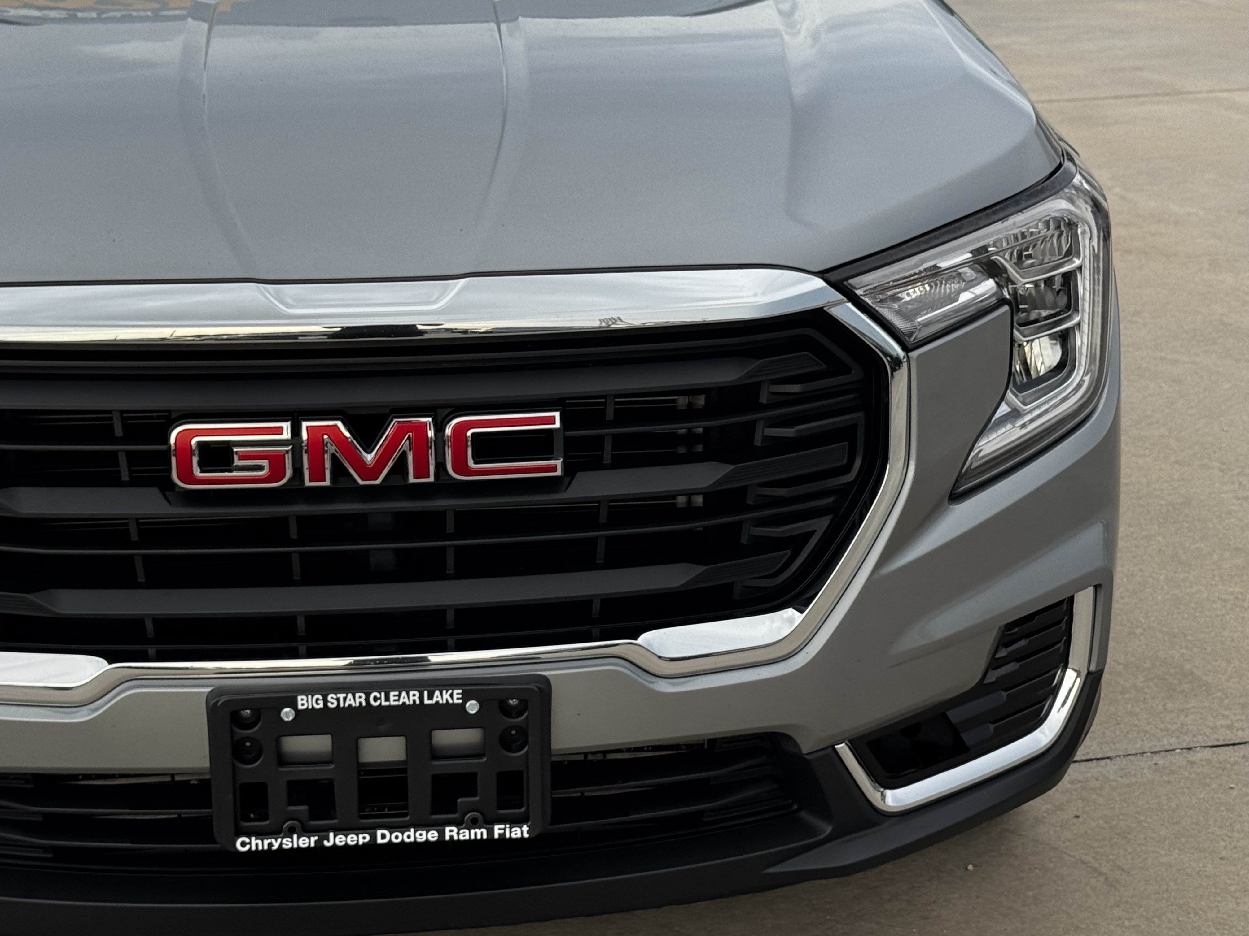 Used 2024 GMC Terrain SLE FWD image 5