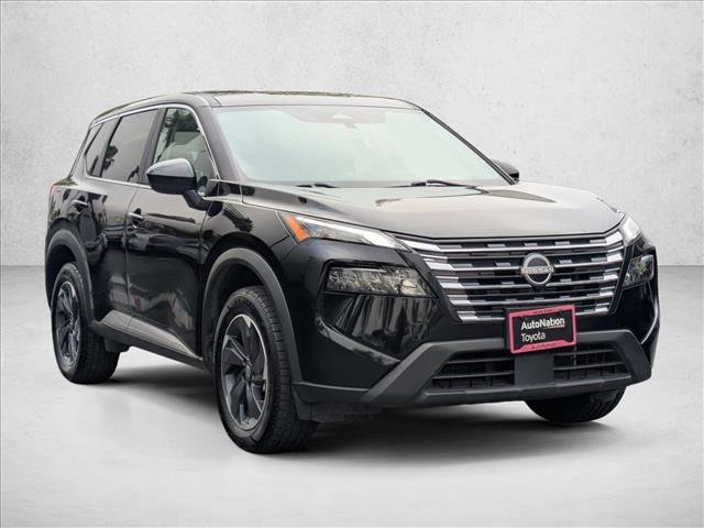 Used 2024 Nissan Rogue SV image 3