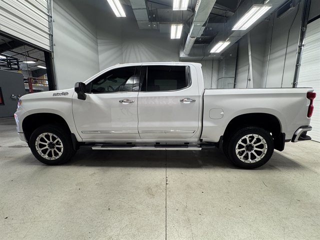 Used 2025 Chevrolet Silverado 1500 High Country w/ Technology Package AWD/4WD image 5