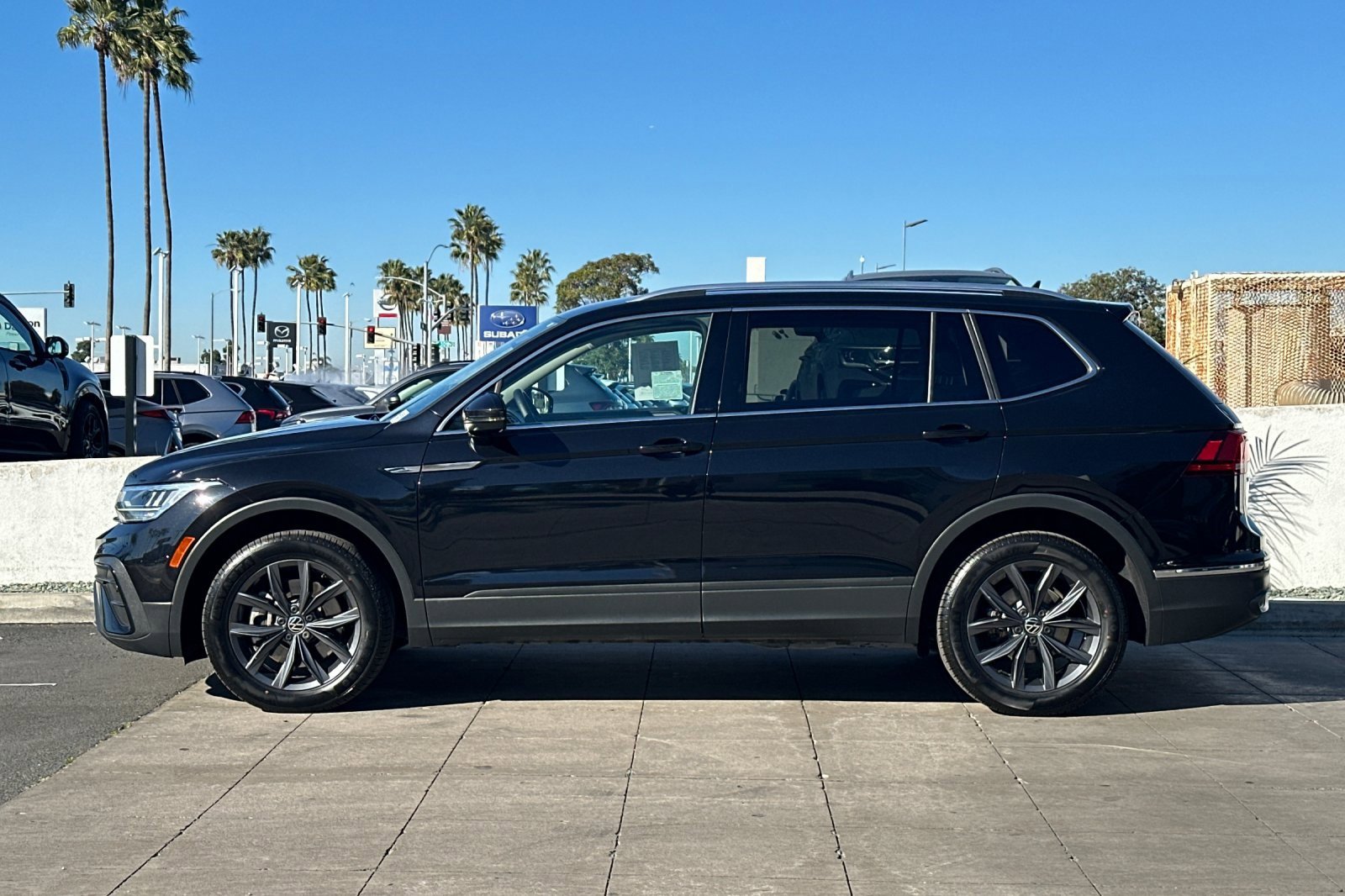 Certified 2022 Volkswagen Tiguan SE image 8