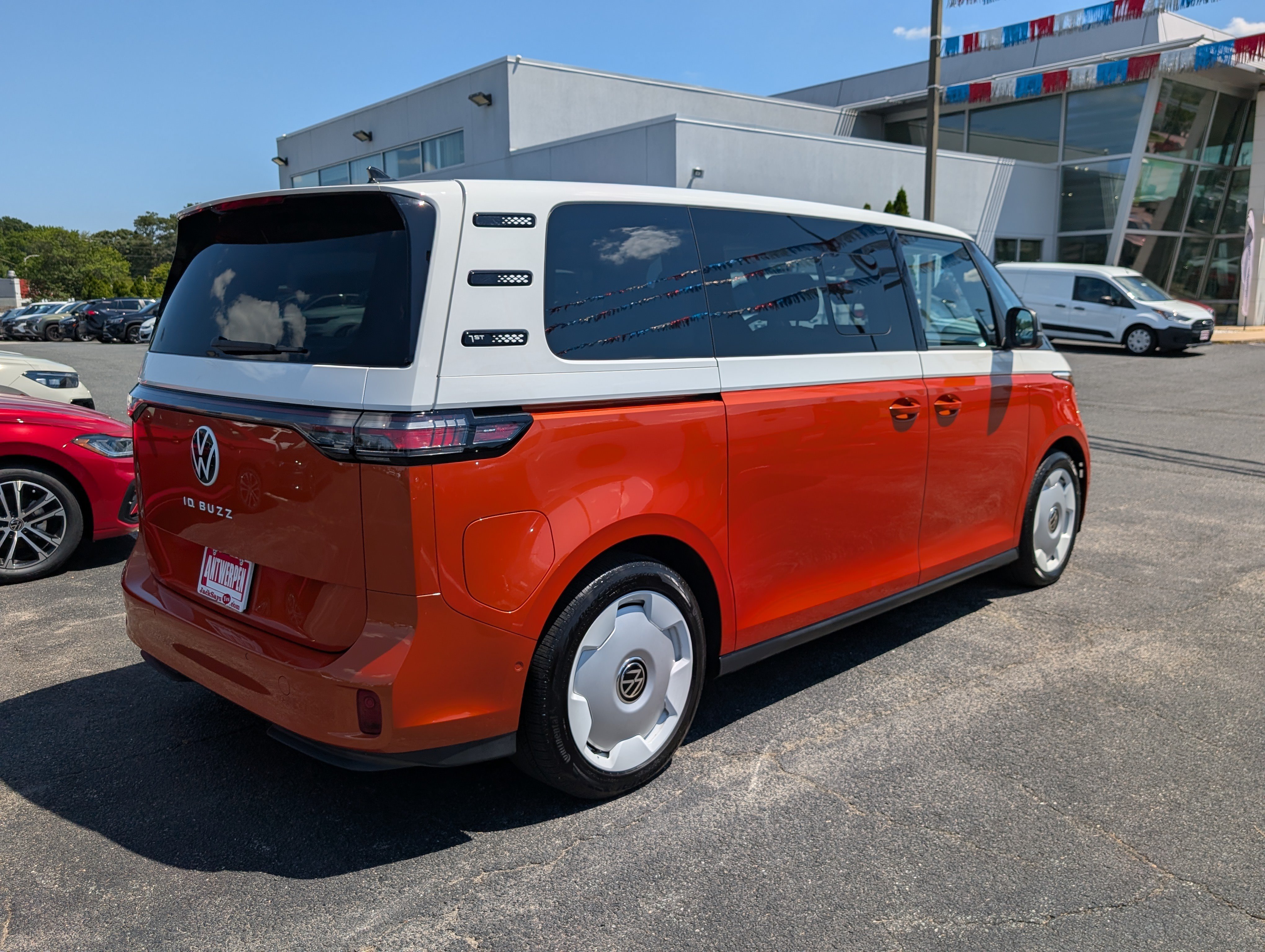 Used 2025 Volkswagen ID. Buzz Pro S Plus RWD image 3