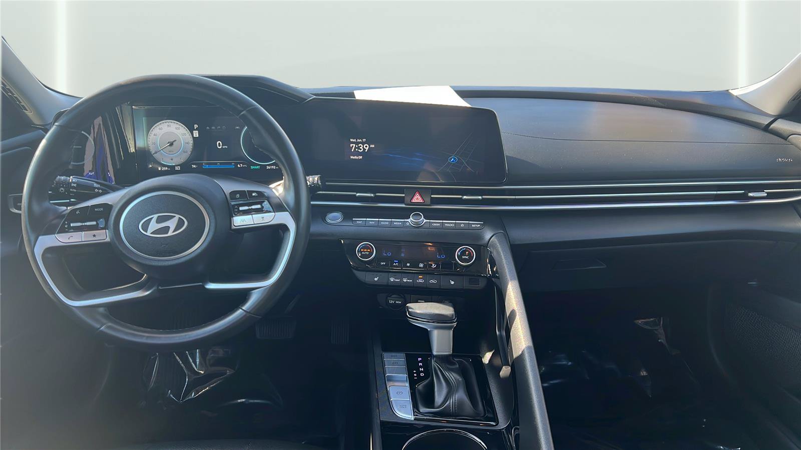 Used 2025 Hyundai Elantra Limited FWD image 9