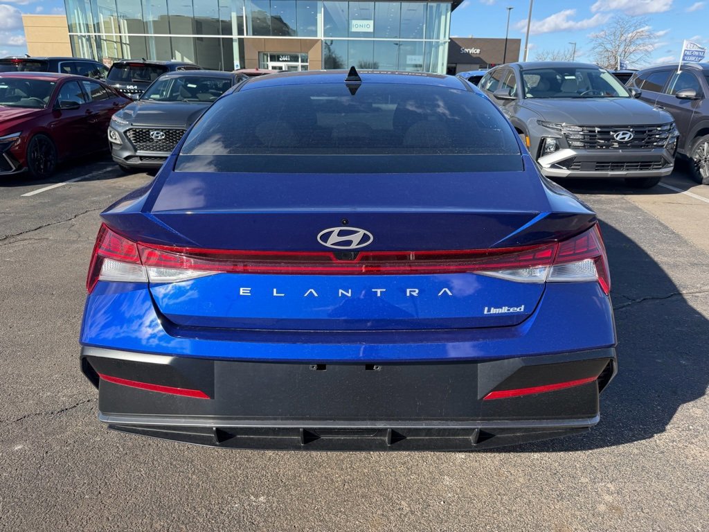 Used 2025 Hyundai Elantra Limited image 6