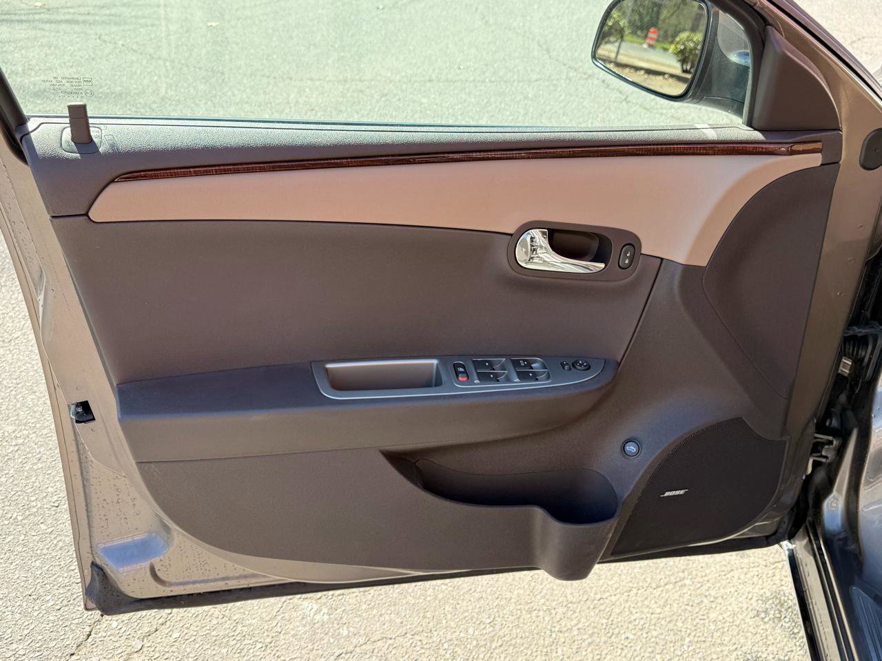 Used 2011 Chevrolet Malibu LTZ FWD image 10