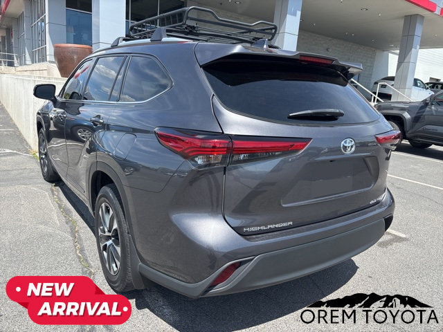 Used 2022 Toyota Highlander XLE AWD/4WD image 13