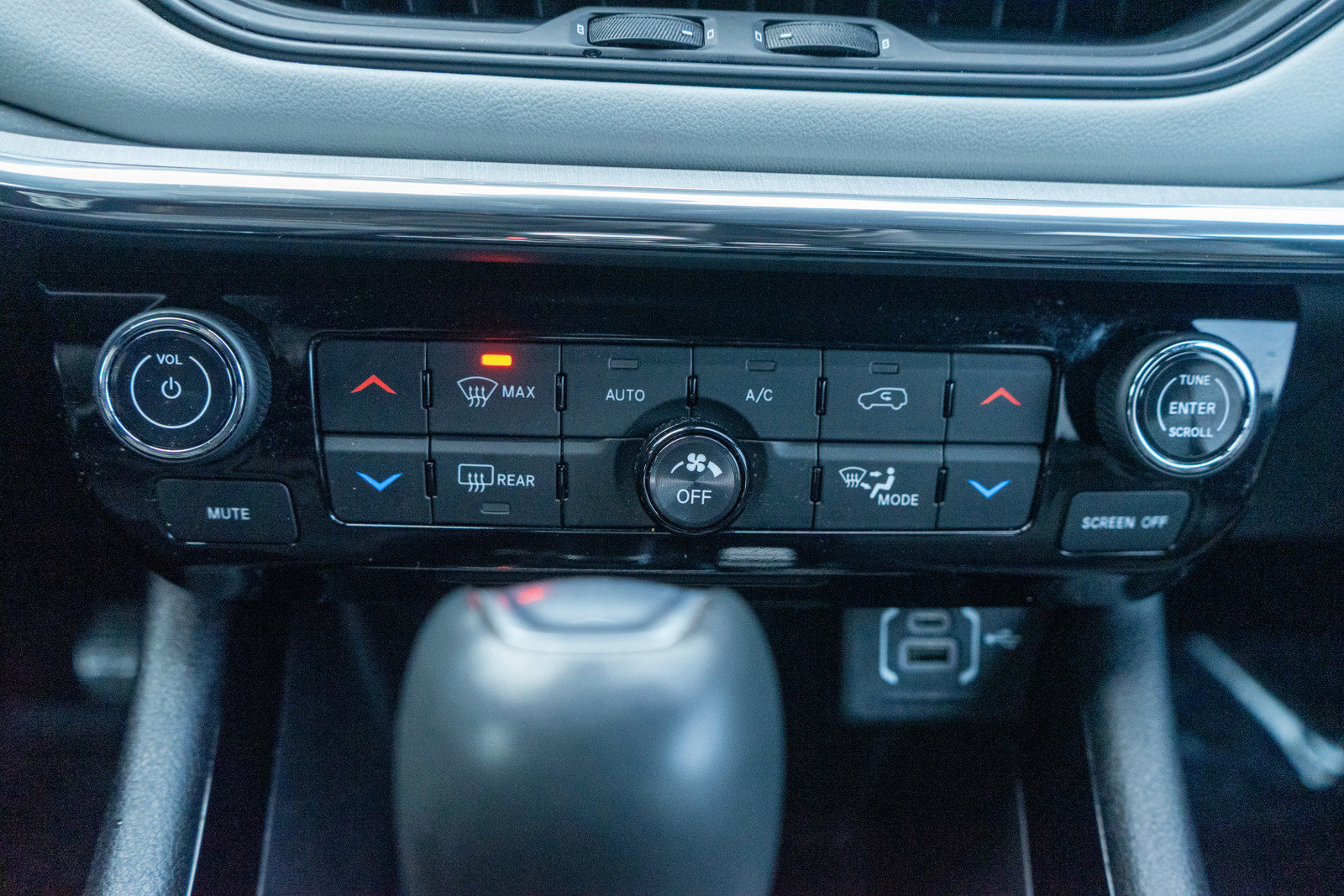 Used 2024 Jeep Compass Limited image 19