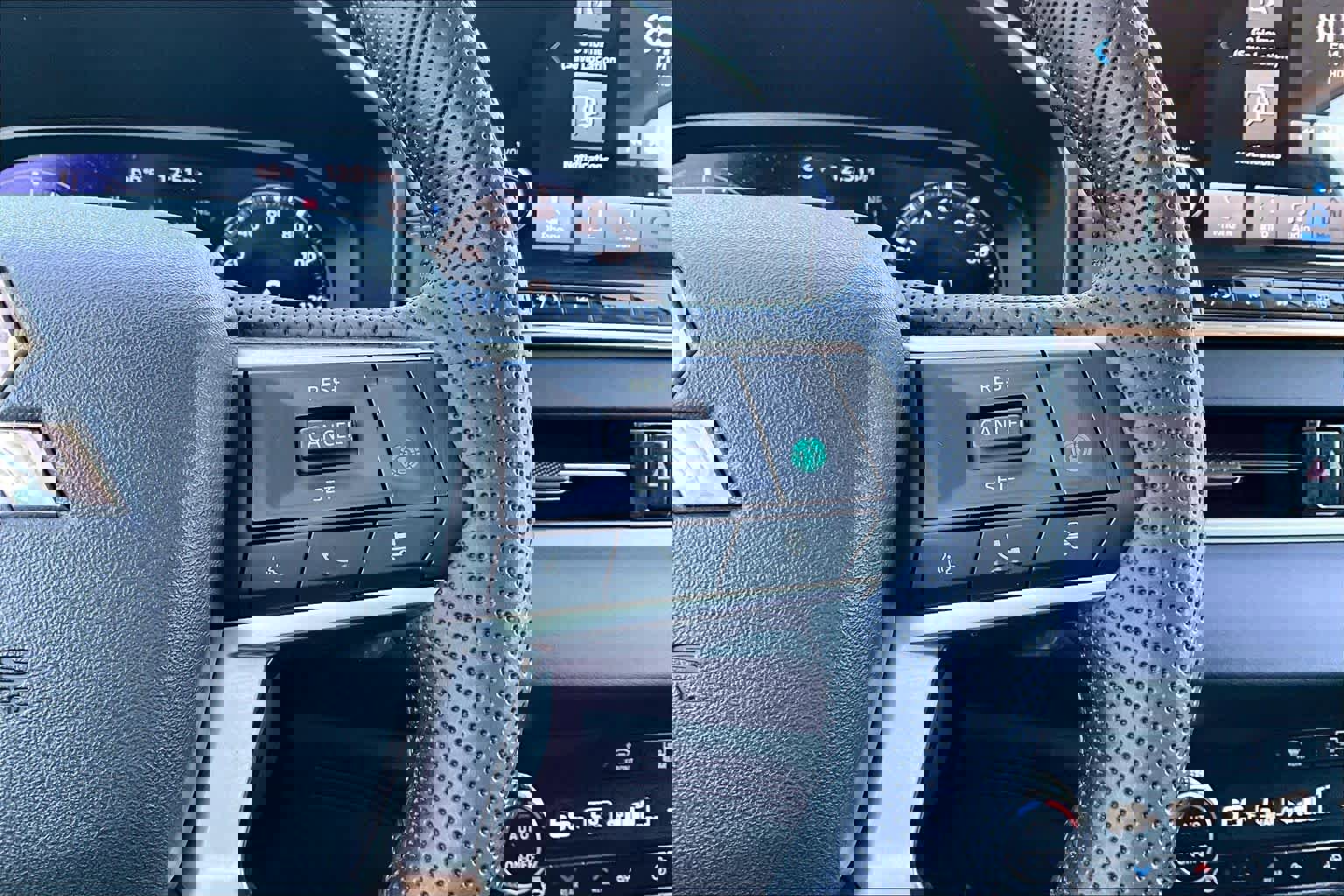 Used 2023 Mitsubishi Outlander SEL image 48