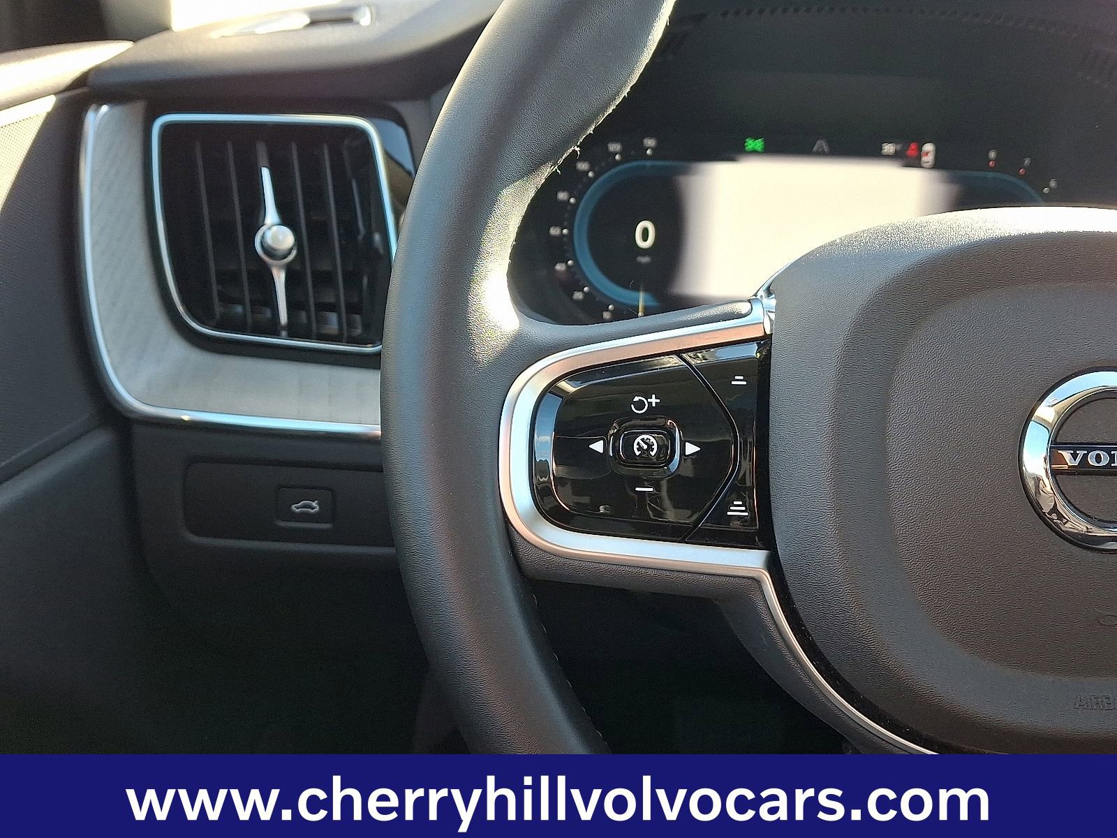 Certified 2025 Volvo XC60 B5 Plus image 22