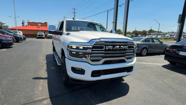 Used 2025 RAM 2500 Laramie AWD/4WD image 3