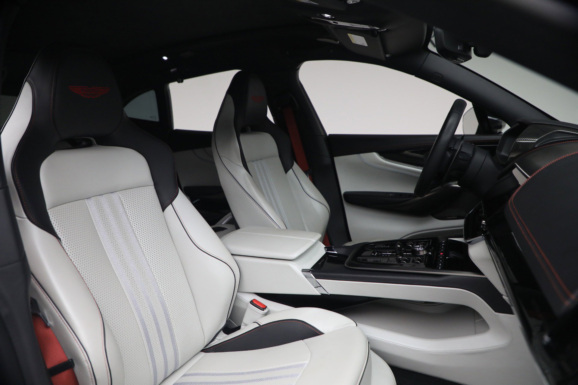 Used 2025 Aston Martin DBX 707 image 23