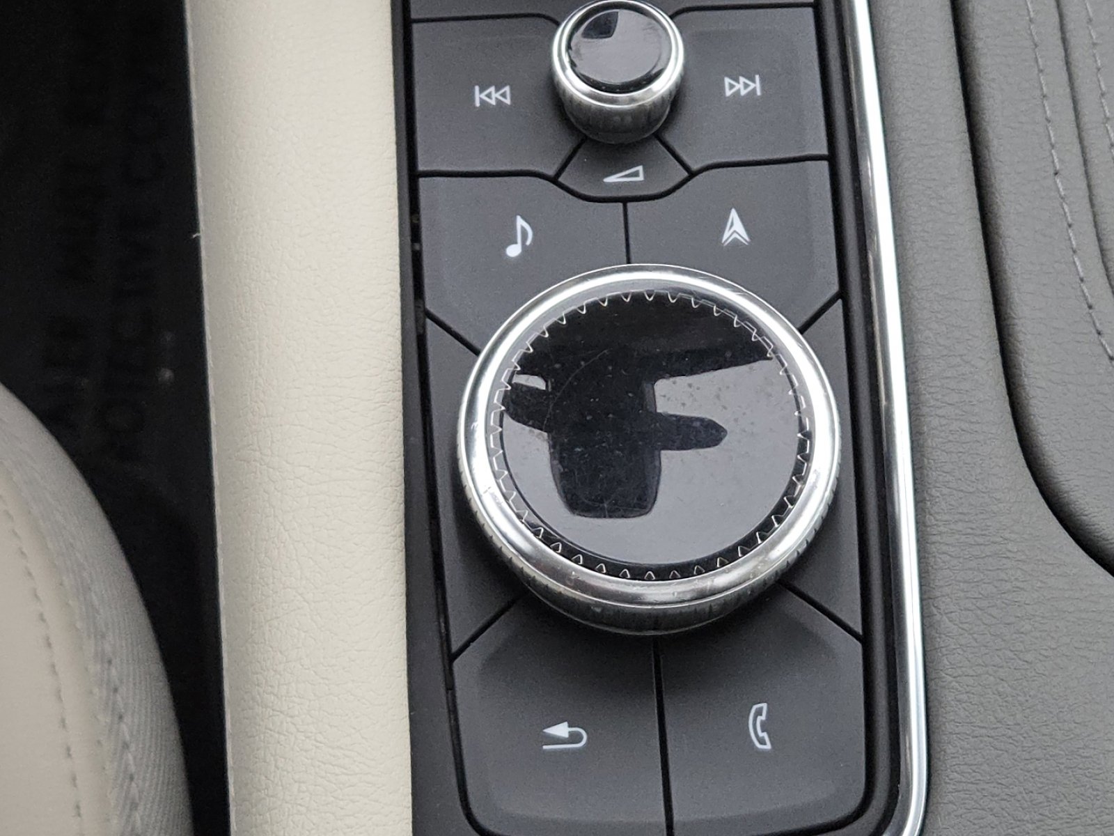 Used 2020 Cadillac XT5 Premium Luxury image 32