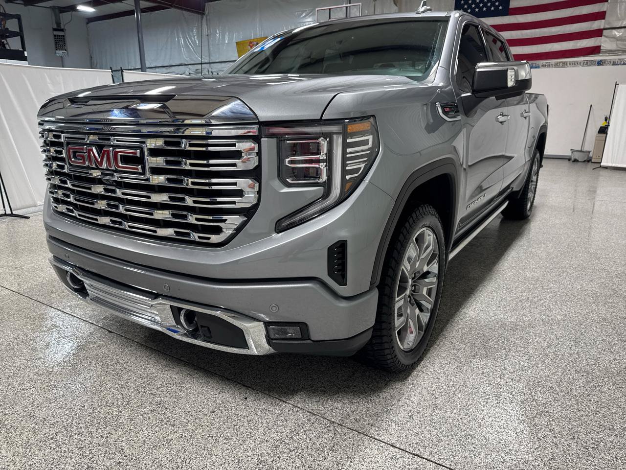 Used 2024 GMC Sierra 1500 Denali w/ Denali Reserve Package AWD/4WD image 4