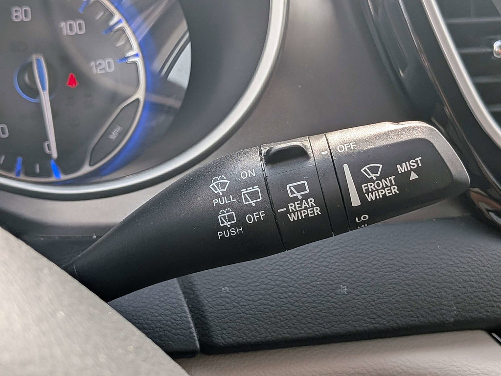Used 2024 Chrysler Pacifica Touring-L FWD image 27