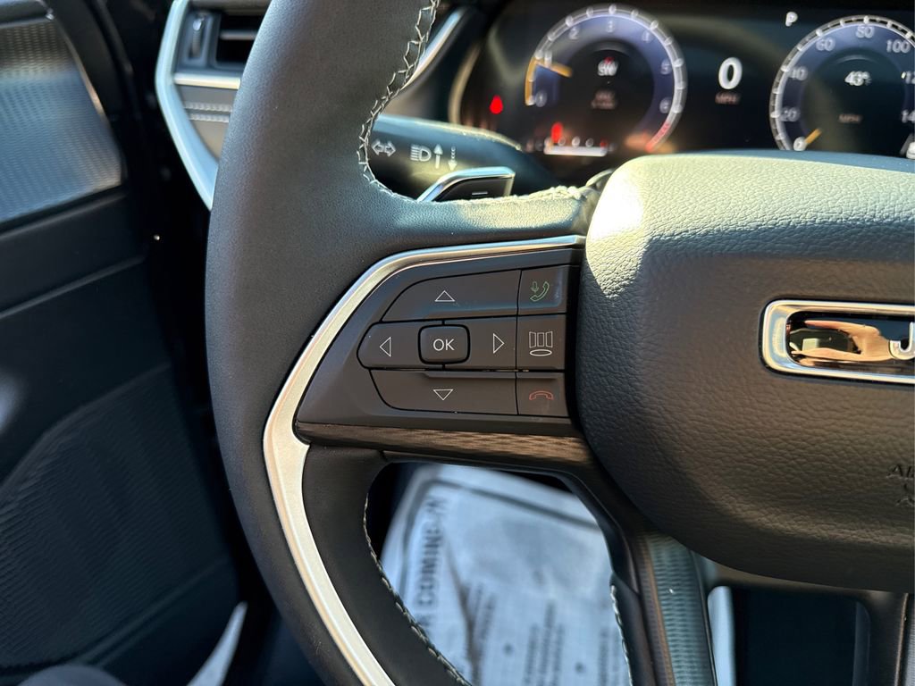 Used 2025 Jeep Grand Cherokee Altitude image 37