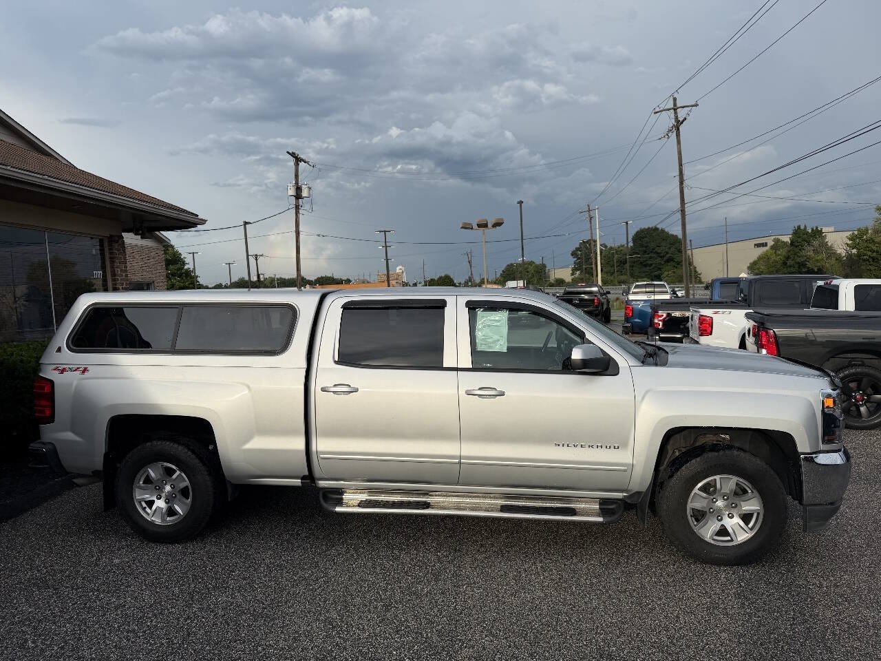 Used 2017 Chevrolet Silverado 1500 LT w/ All Star Edition AWD/4WD image 4