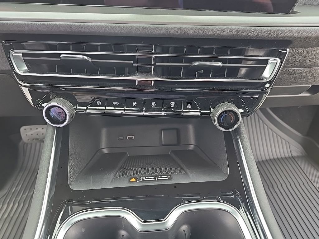 Used 2026 Chevrolet Traverse LT w/ Midnight/Sport Edition image 22