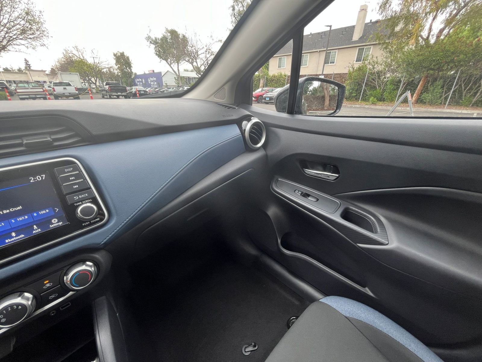 Used 2025 Nissan Versa SV image 33