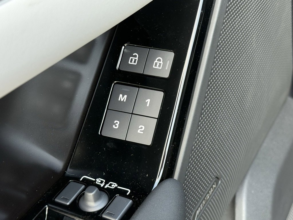 New 2026 Land Rover Range Rover Velar Dynamic SE image 15