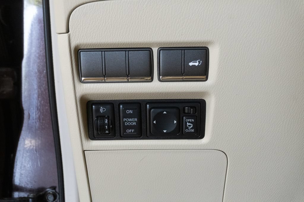 Used 2011 INFINITI QX56 4WD w/ Theater Pkg image 12