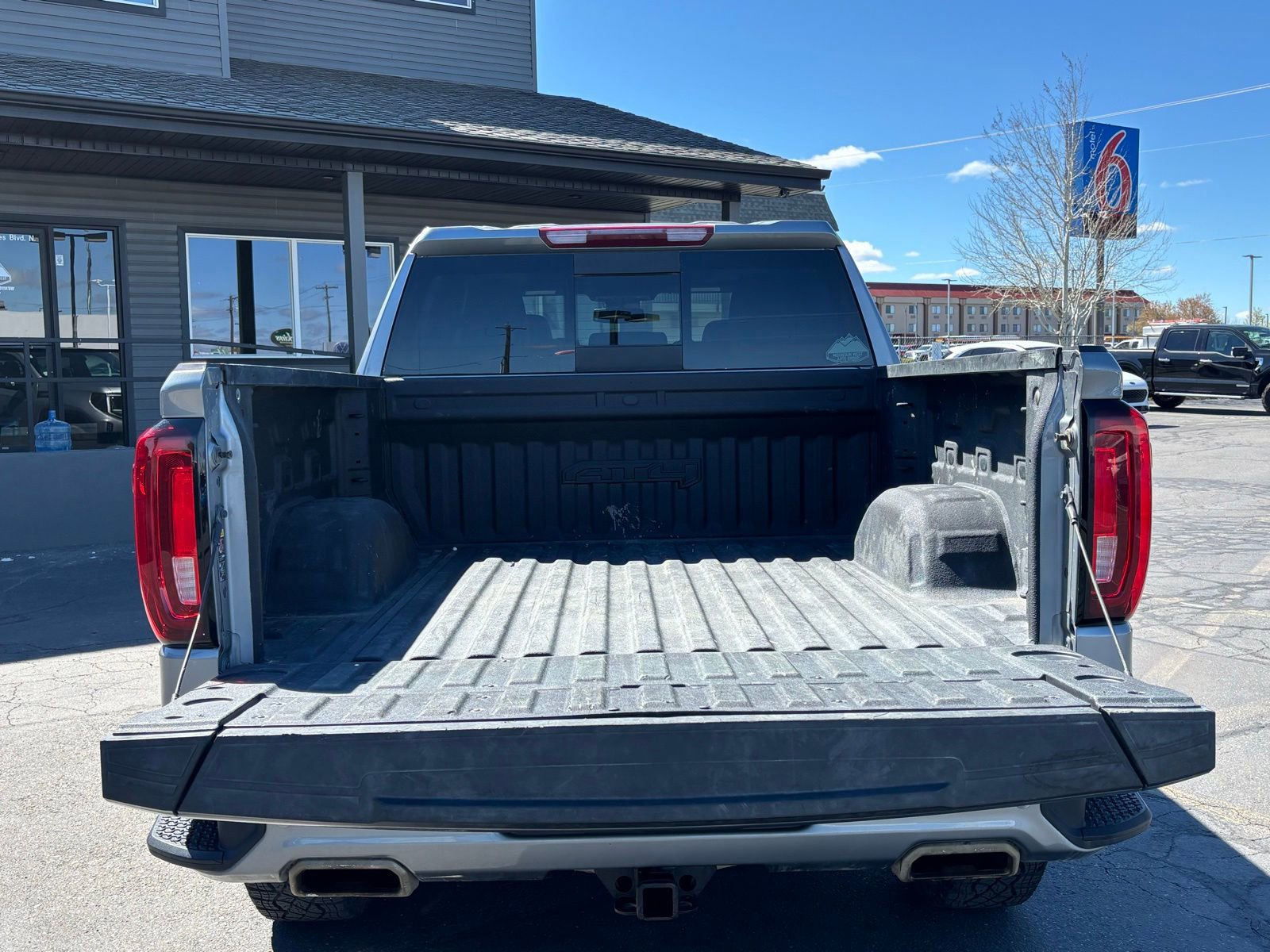 Used 2024 GMC Sierra 1500 AT4 w/ AT4 Premium Package image 11