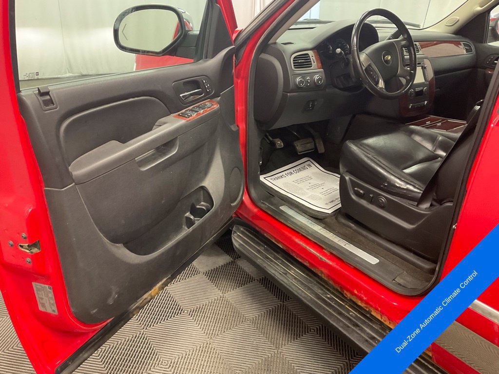 Used 2012 Chevrolet Avalanche LTZ AWD/4WD image 2